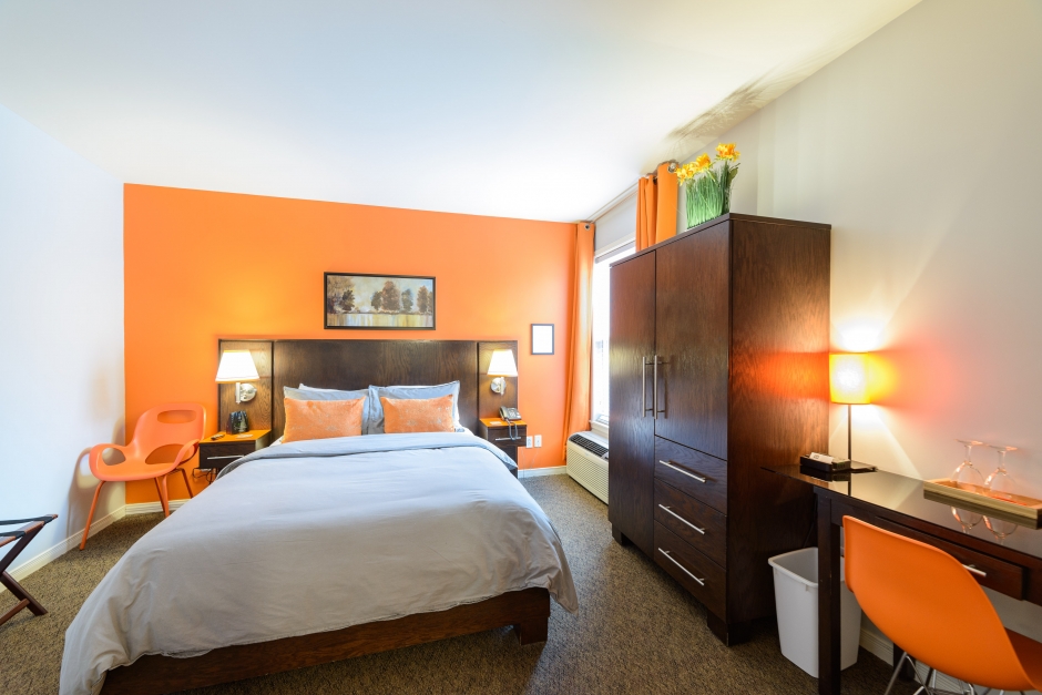 206 Champlain Room Official website of the Auberge aux deux lions hotel